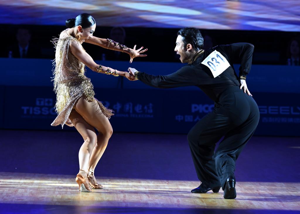 我们也更加, 分获得季军, src