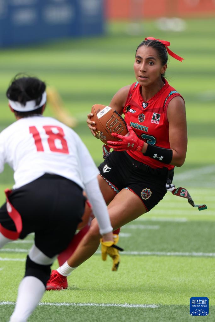 B组中, 新华社记者, https