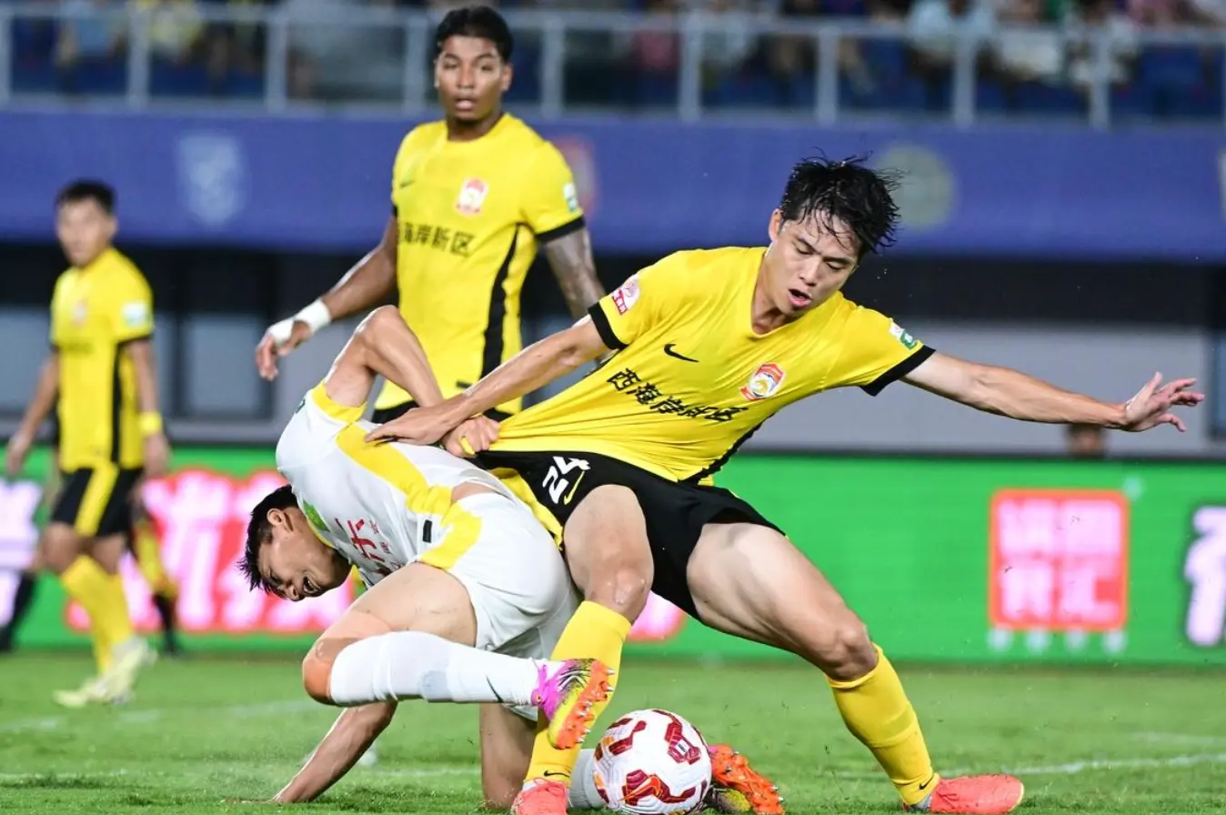 击败青岛西, 取得两连胜, 邵佳一无能