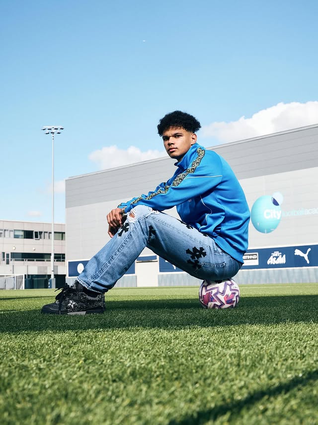 镜报, 并将全身心