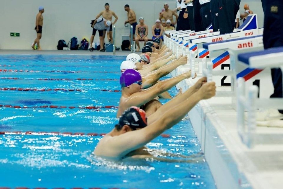 游泳比赛暨, 保持竞技状 游泳比赛暨, 保持竞技状